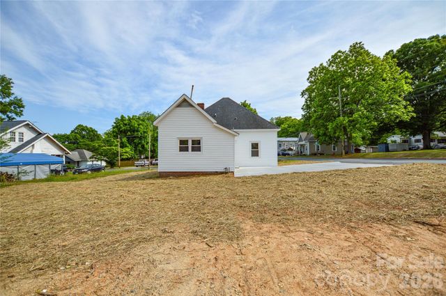 730 W Oakwood Avenue, Albemarle, NC 28001