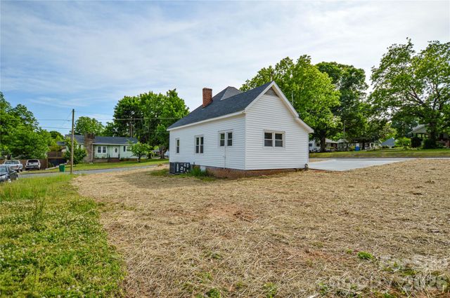 730 W Oakwood Avenue, Albemarle, NC 28001