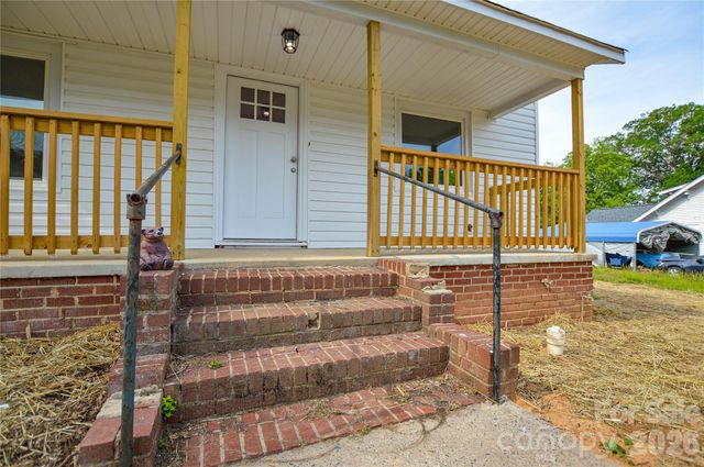 730 W Oakwood Avenue, Albemarle, NC 28001