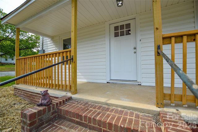 730 W Oakwood Avenue, Albemarle, NC 28001