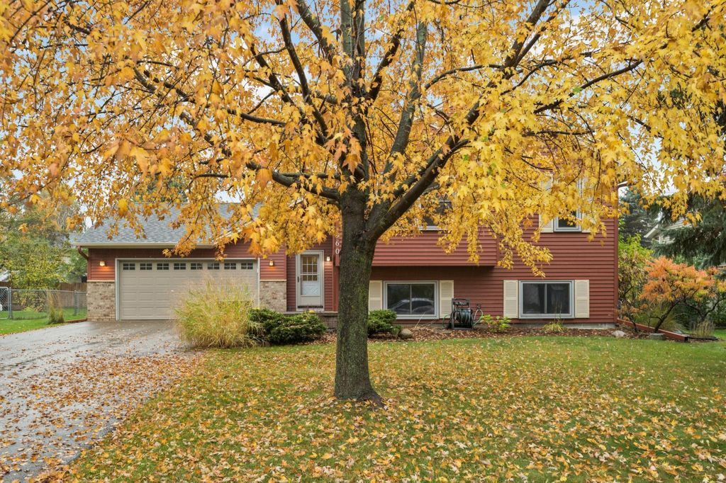 960 Savannah Road, Eagan, MN 55123 — exterior
