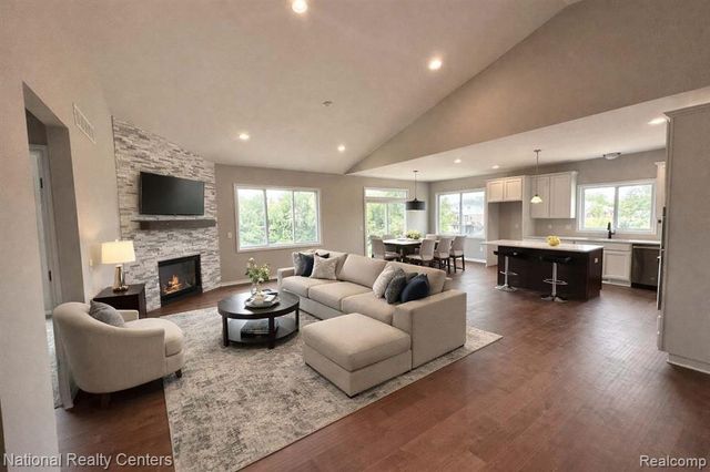 53182 Woodland Meadows, Chesterfield, MI 48047