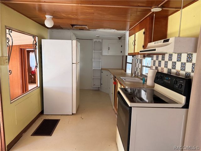 6600 E Lakato Lane, Inverness, FL 34453