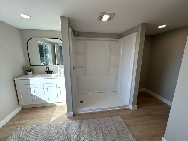 110 E Grade Street, Winterset, IA 50273