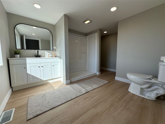 110 E Grade Street, Winterset, IA 50273