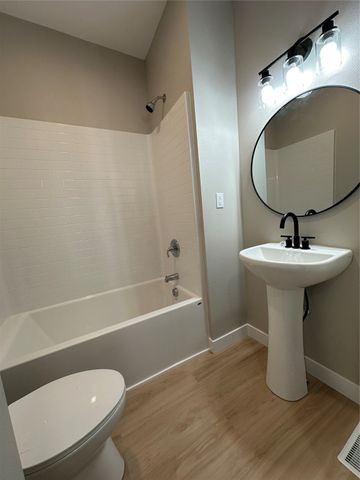 110 E Grade Street, Winterset, IA 50273