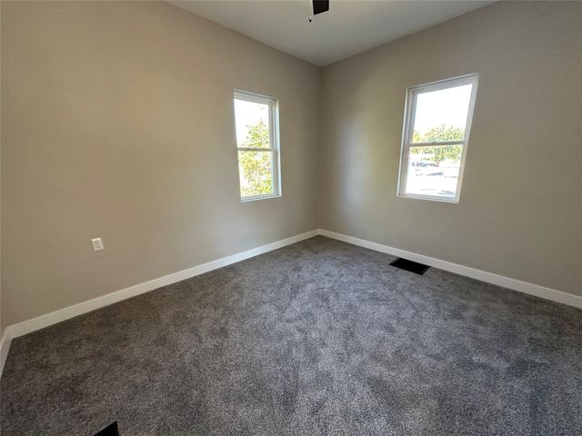 110 E Grade Street, Winterset, IA 50273