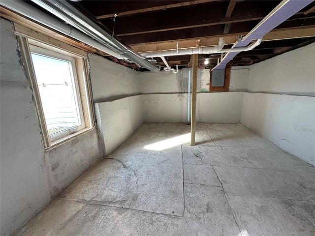 110 E Grade Street, Winterset, IA 50273