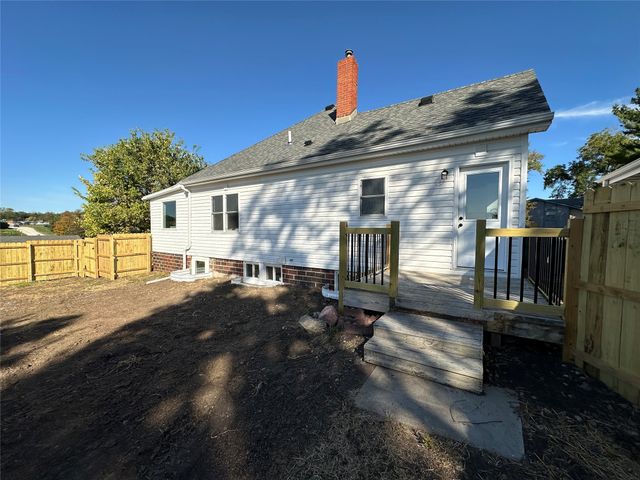 110 E Grade Street, Winterset, IA 50273