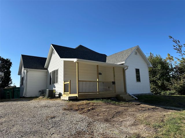 110 E Grade Street, Winterset, IA 50273
