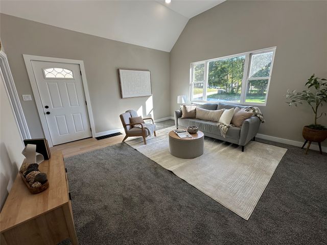 110 E Grade Street, Winterset, IA 50273