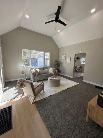 110 E Grade Street, Winterset, IA 50273