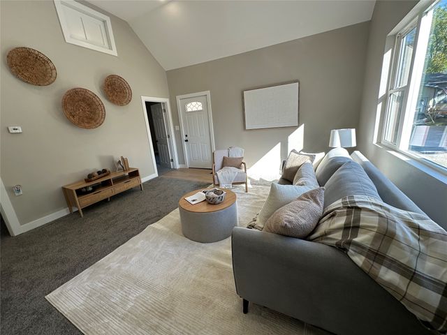 110 E Grade Street, Winterset, IA 50273