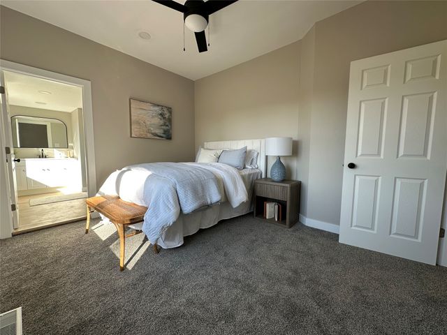 110 E Grade Street, Winterset, IA 50273