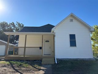 110 E Grade Street, Winterset, IA 50273