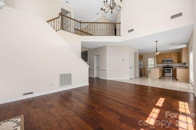 9512 Autumn Applause Drive, Charlotte, NC 28277