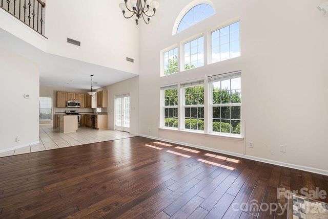 9512 Autumn Applause Drive, Charlotte, NC 28277
