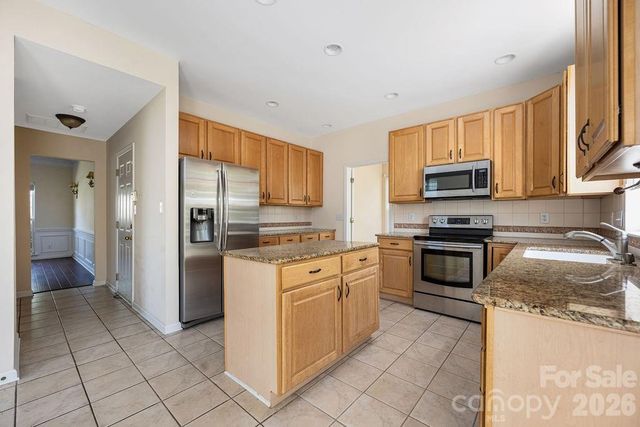 9512 Autumn Applause Drive, Charlotte, NC 28277