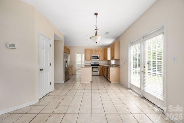 9512 Autumn Applause Drive, Charlotte, NC 28277
