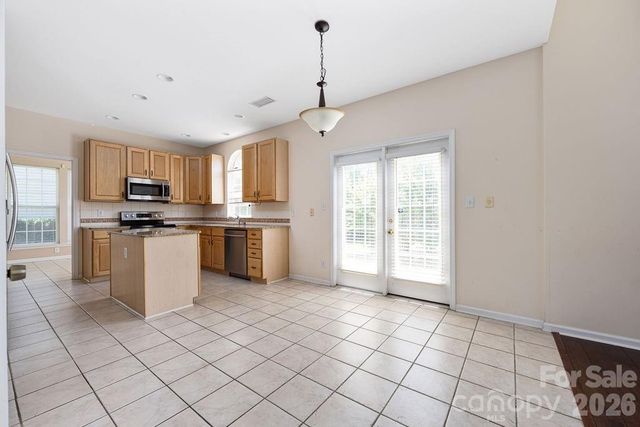 9512 Autumn Applause Drive, Charlotte, NC 28277