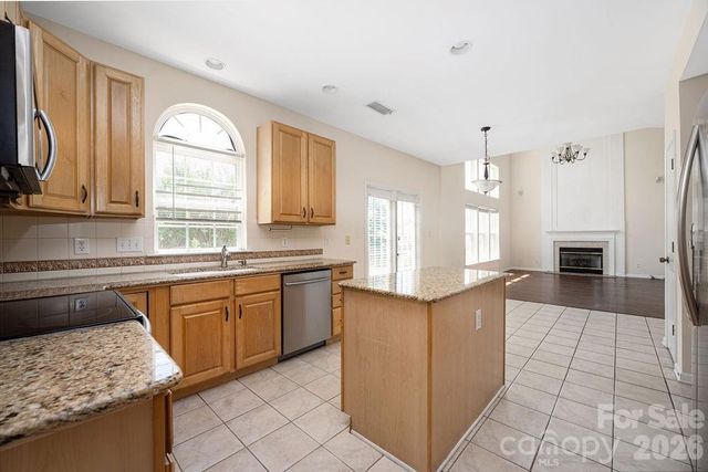 9512 Autumn Applause Drive, Charlotte, NC 28277