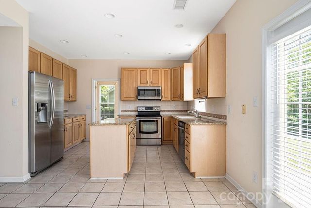 9512 Autumn Applause Drive, Charlotte, NC 28277