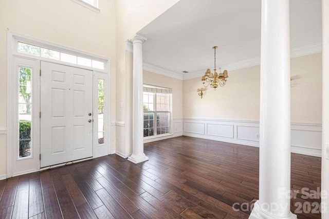 9512 Autumn Applause Drive, Charlotte, NC 28277