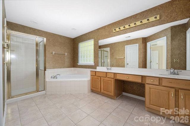 9512 Autumn Applause Drive, Charlotte, NC 28277