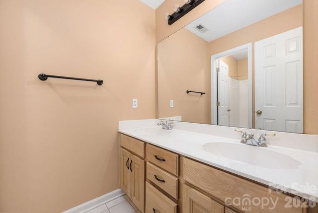 9512 Autumn Applause Drive, Charlotte, NC 28277