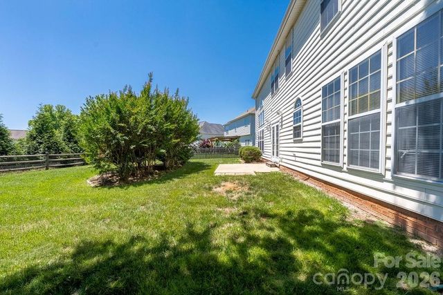 9512 Autumn Applause Drive, Charlotte, NC 28277