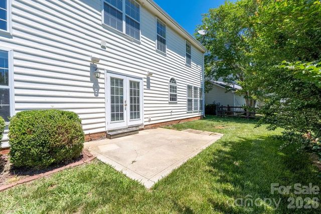 9512 Autumn Applause Drive, Charlotte, NC 28277