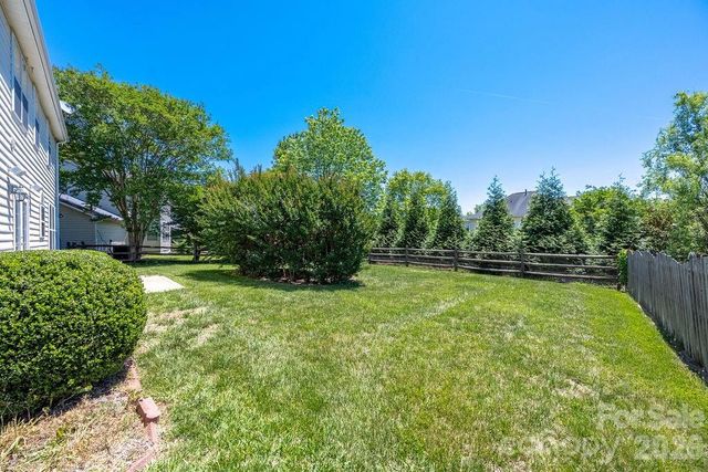9512 Autumn Applause Drive, Charlotte, NC 28277