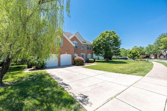 9512 Autumn Applause Drive, Charlotte, NC 28277