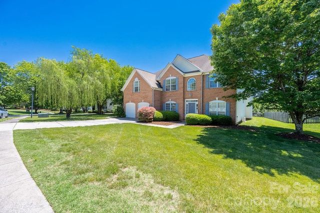 9512 Autumn Applause Drive, Charlotte, NC 28277