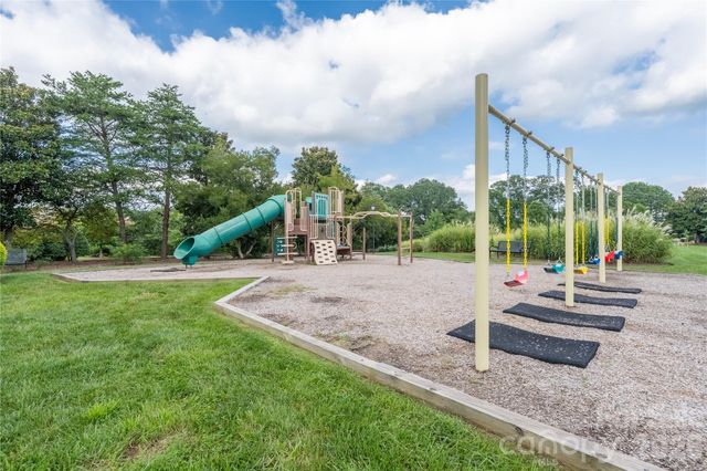9512 Autumn Applause Drive, Charlotte, NC 28277