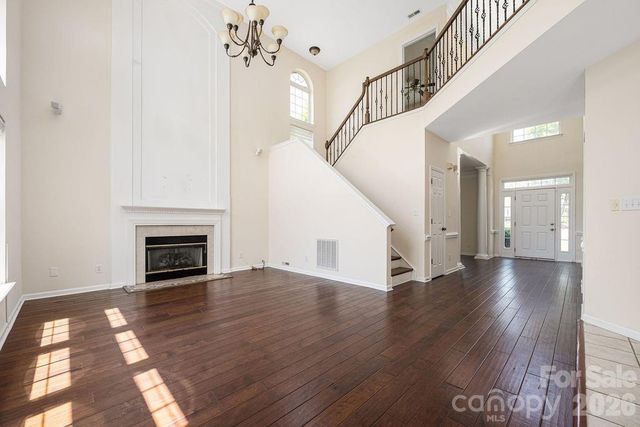 9512 Autumn Applause Drive, Charlotte, NC 28277