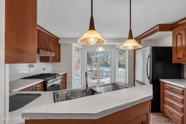 50 Cliffside Drive, Toms River, NJ 08755