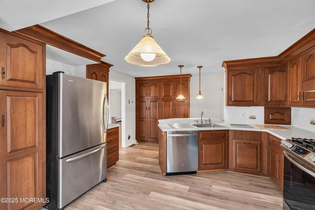 50 Cliffside Drive, Toms River, NJ 08755