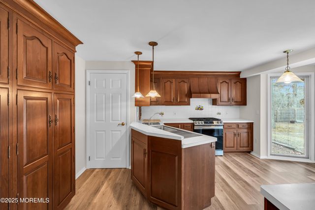 50 Cliffside Drive, Toms River, NJ 08755