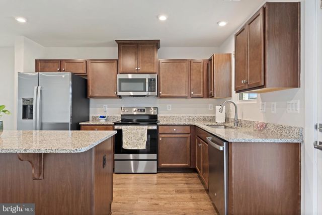 84 DUNSTER ST, Martinsburg, WV 25405
