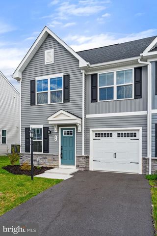 84 DUNSTER ST, Martinsburg, WV 25405