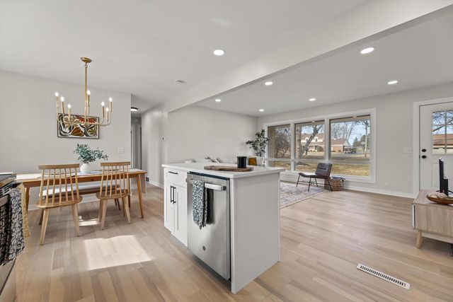 N80W15821 Rainbow DRIVE, Menomonee Falls, WI 53051