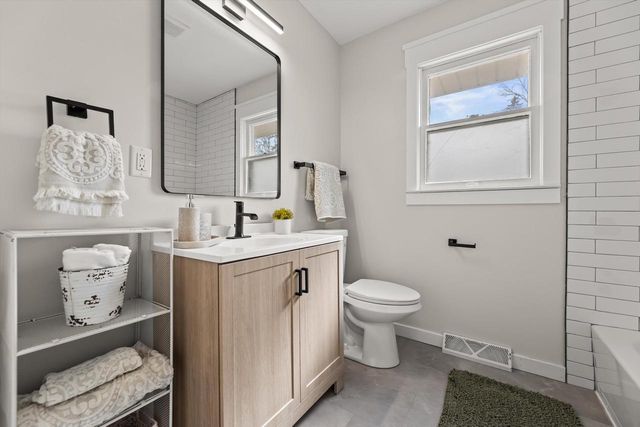 N80W15821 Rainbow DRIVE, Menomonee Falls, WI 53051