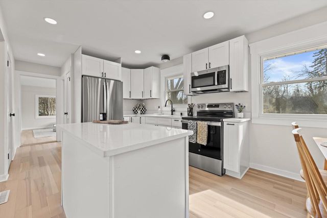 N80W15821 Rainbow DRIVE, Menomonee Falls, WI 53051