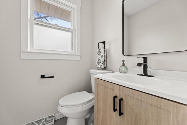 N80W15821 Rainbow DRIVE, Menomonee Falls, WI 53051