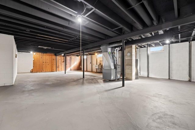 N80W15821 Rainbow DRIVE, Menomonee Falls, WI 53051