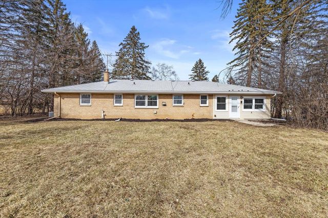 N80W15821 Rainbow DRIVE, Menomonee Falls, WI 53051