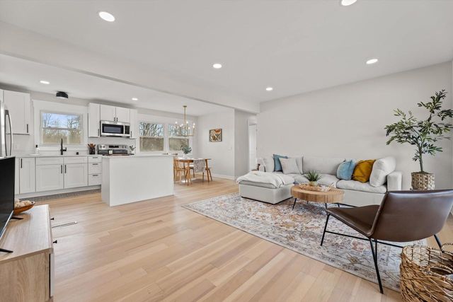 N80W15821 Rainbow DRIVE, Menomonee Falls, WI 53051