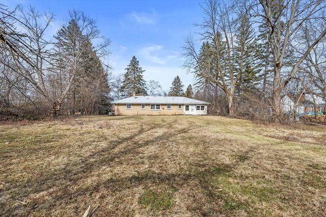 N80W15821 Rainbow DRIVE, Menomonee Falls, WI 53051