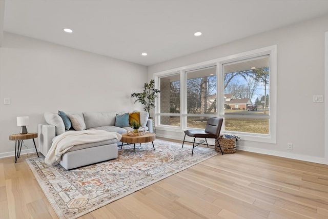 N80W15821 Rainbow DRIVE, Menomonee Falls, WI 53051